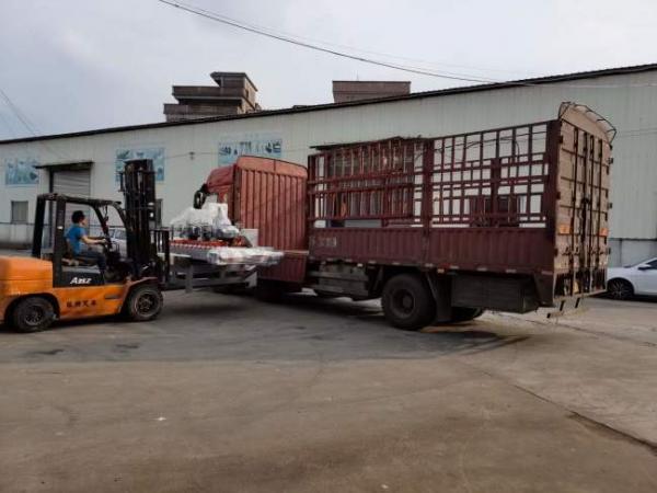 發往云南曲靖市-1800型數控三刀切割機一臺